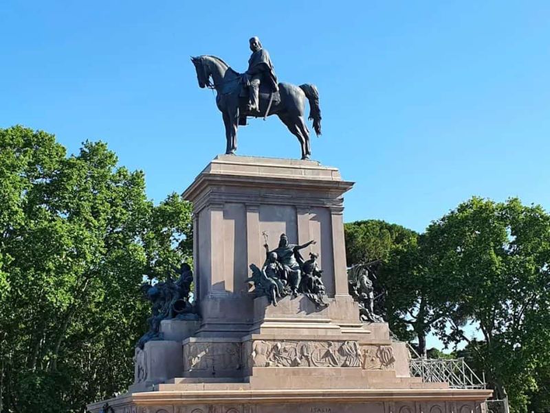 Piazza Garibaldi: A Hidden Gem in the Heart of Rome 1